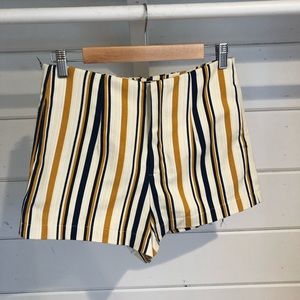 FOREVER21 Vertical Striped Shorts Size Medium